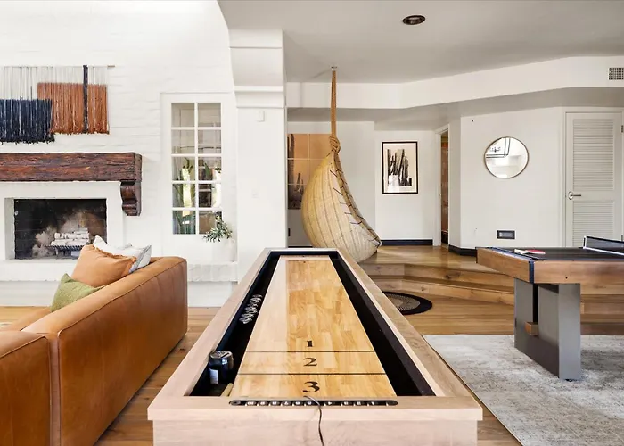 Luxury Family Getaway Pool Games Sauna Holiday home *